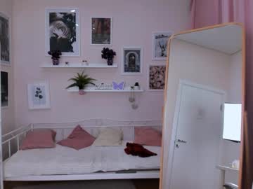 mila_butler mega cam