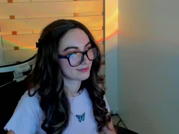 emilia_clark_ mega cam