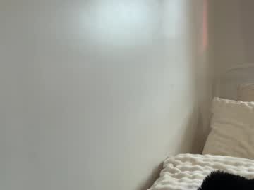 mega cam girl luvlivvyy image #9474823