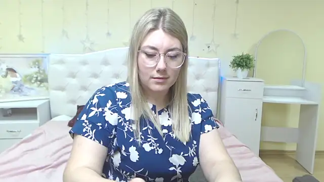 Stripchat sex cam SofiaLuxx